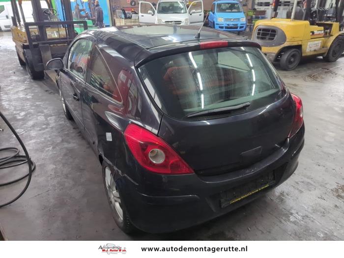 Opel Corsa D 1.2 16V Samochód złomowany (2007, Czarny)