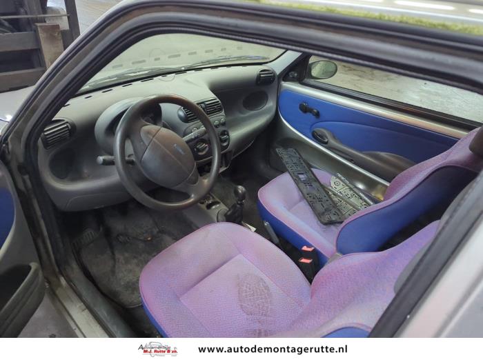 Fiat Seicento 1.1 SPI Hobby,Young Samochód złomowany (2000, Szary)