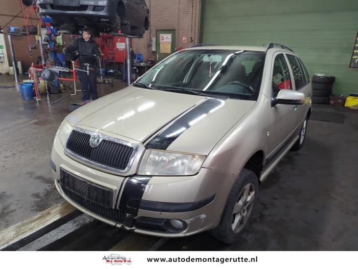 Skoda Fabia 1.4i 16V Sloopvoertuig (2005, Beige)