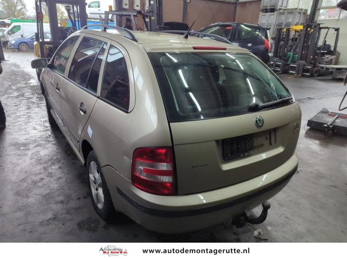 Skoda Fabia 1.4i 16V Sloopvoertuig (2005, Beige)