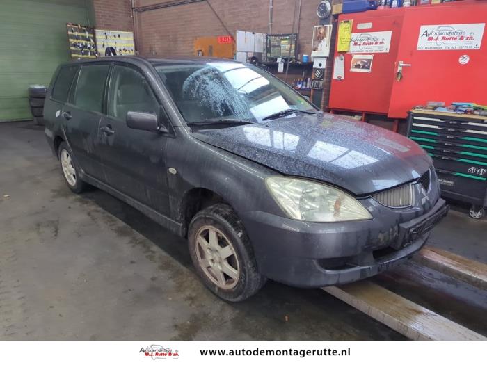 Mitsubishi Lancer Wagon 1.6 16V Samochód złomowany (2005, Szary)