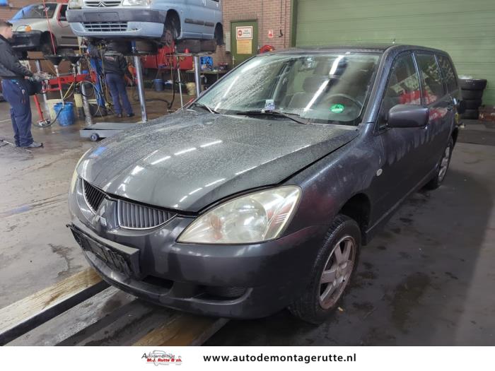 Mitsubishi Lancer Wagon 1.6 16V Samochód złomowany (2005, Szary)