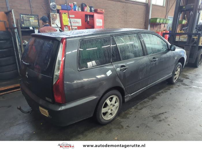 Mitsubishi Lancer Wagon 1.6 16V Samochód złomowany (2005, Szary)