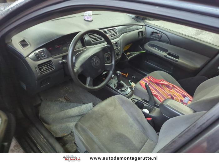 Mitsubishi Lancer Wagon 1.6 16V Samochód złomowany (2005, Szary)