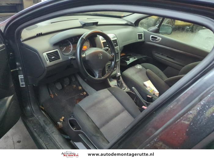 Peugeot 307 SW 2.0 16V Skrotfordon (2003, ZWART)