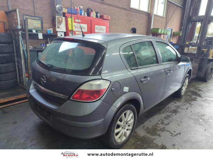 Opel Astra H 1.6 16V Twinport Samochód złomowany (2004, Szary)