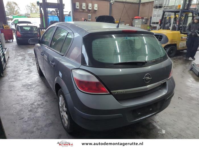 Opel Astra H 1.6 16V Twinport Samochód złomowany (2004, Szary)