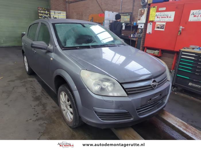 Opel Astra H 1.6 16V Twinport Samochód złomowany (2004, Szary)