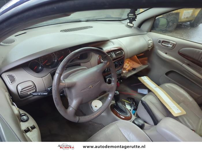 Chrysler Neon II 2.0 16V LE,SE,CS,Sport Samochód złomowany (2002, Niebieski)