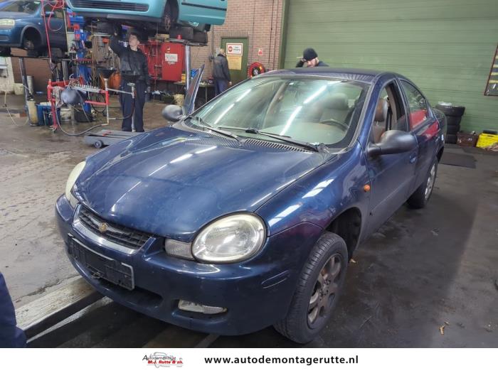 Chrysler Neon II 2.0 16V LE,SE,CS,Sport Samochód złomowany (2002, Niebieski)