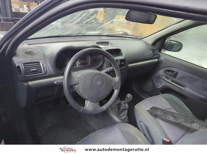 Renault Clio II 1.6 16V Sloopvoertuig (2002, Zwart)
