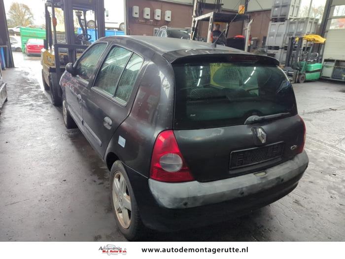 Renault Clio II 1.6 16V Sloopvoertuig (2002, Zwart)
