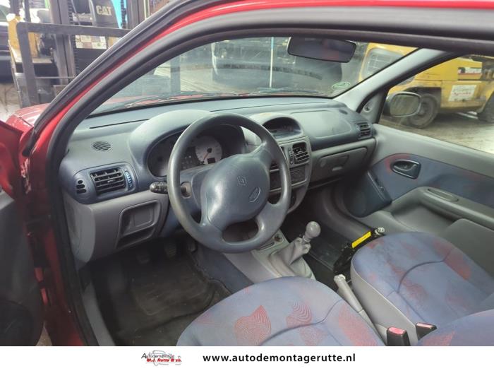 Renault Clio II 1.2 Sloopvoertuig (2000, Rood)