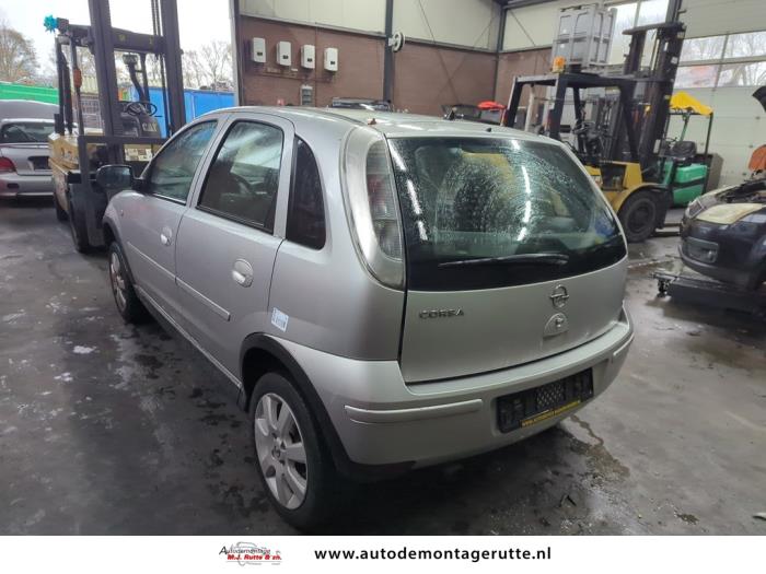 Opel Corsa C 1.2 16V Twin Port Samochód złomowany (2005, Szary)