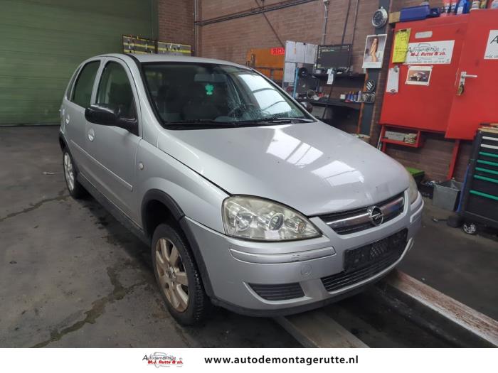 Opel Corsa C 1.2 16V Twin Port Samochód złomowany (2005, Szary)