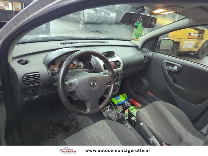 Opel Corsa C 1.2 16V Twin Port Samochód złomowany (2005, Szary)