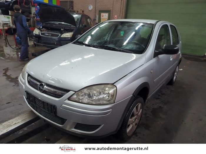 Opel Corsa C 1.2 16V Twin Port Samochód złomowany (2005, Szary)