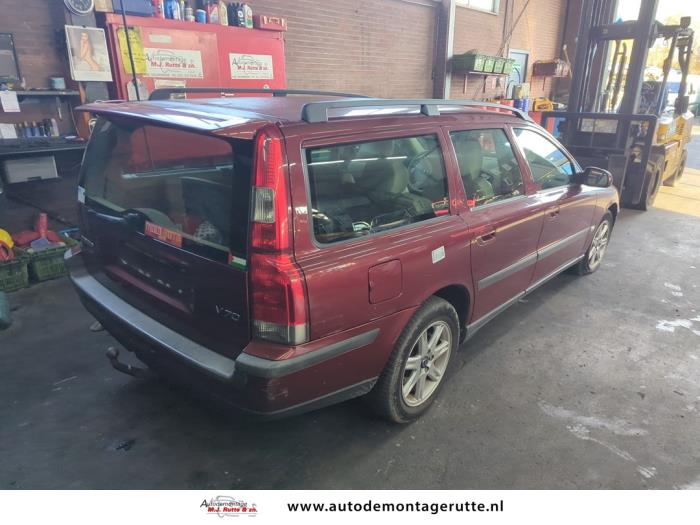 Volvo V70 2.4 20V 140 Skrotfordon (2002, ROOD)