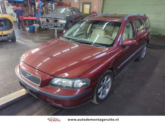 Volvo V70 2.4 20V 140 Skrotfordon (2002, ROOD)