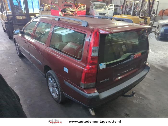 Volvo V70 2.4 20V 140 Skrotfordon (2002, ROOD)