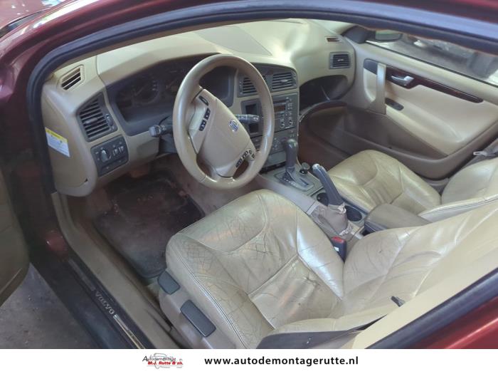 Volvo V70 2.4 20V 140 Skrotfordon (2002, ROOD)