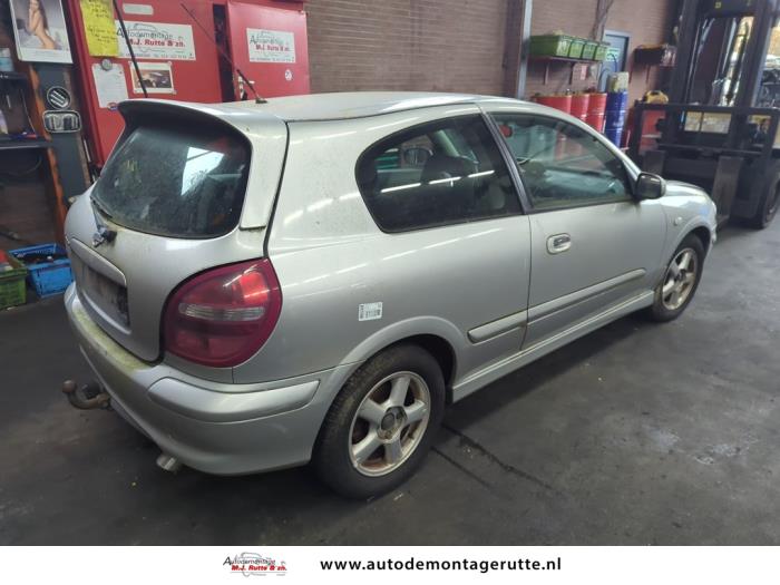 Nissan Almera 1.8 16V Samochód złomowany (2000, Szary)