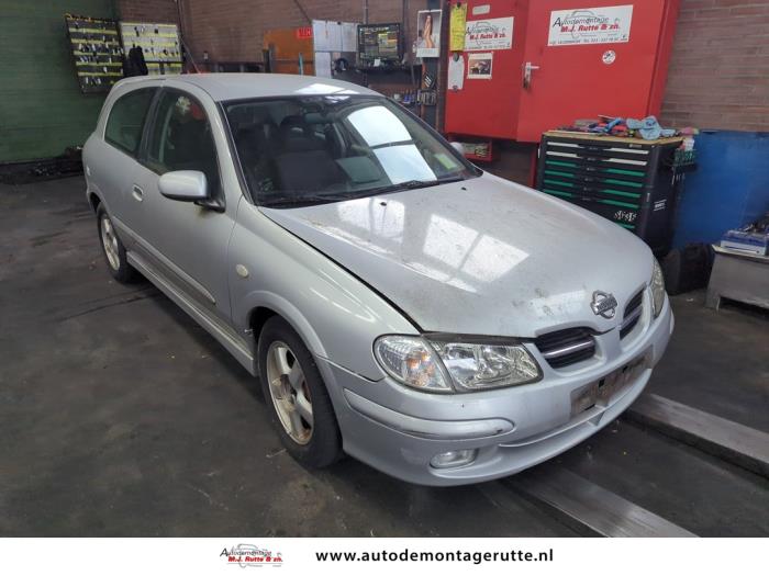 Nissan Almera 1.8 16V Samochód złomowany (2000, Szary)