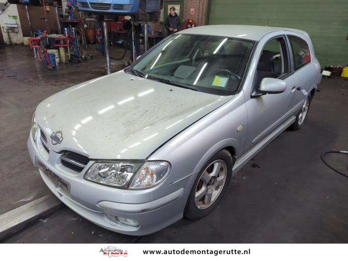 Nissan Almera 1.8 16V Samochód złomowany (2000, Szary)