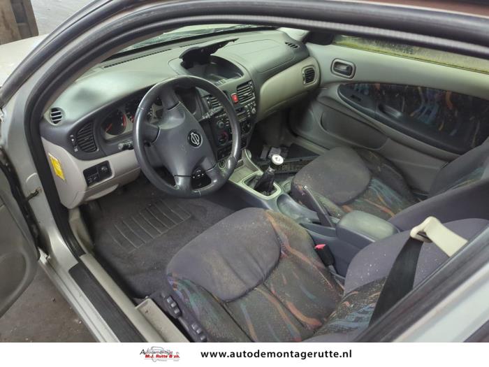 Nissan Almera 1.8 16V Samochód złomowany (2000, Szary)