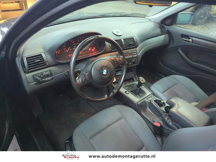 BMW 3 serie 316i 16V Skrotfordon (2003, ZWART)