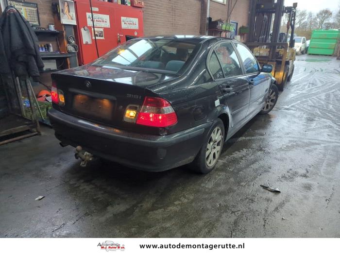 BMW 3 serie 316i 16V Skrotfordon (2003, ZWART)