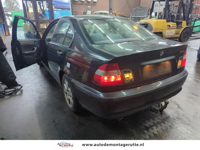 BMW 3 serie 316i 16V Skrotfordon (2003, ZWART)