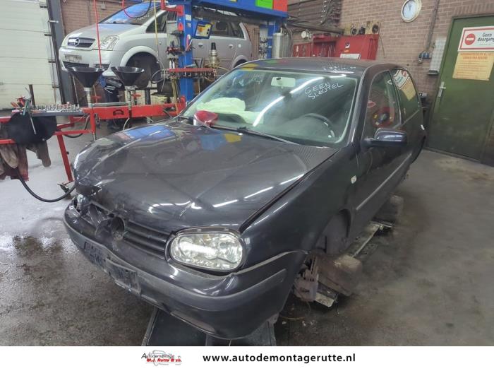 Volkswagen Golf (V109168)