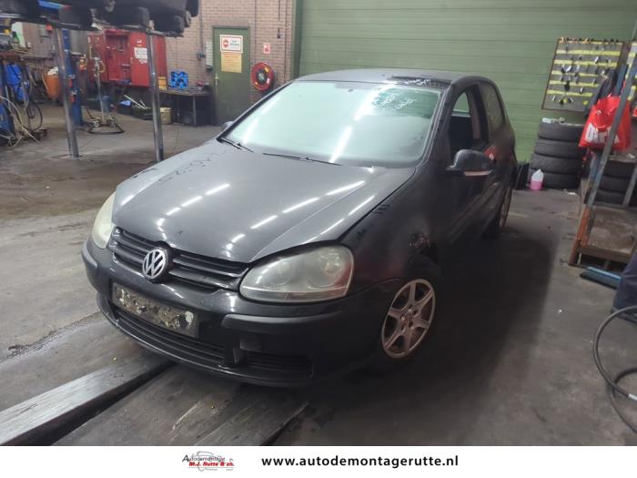 Volkswagen Golf (V109174)