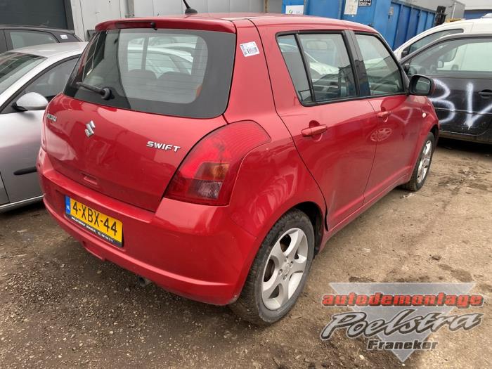 Suzuki Swift 1.3 VVT 16V Skrotfordon (2006, ROOD)