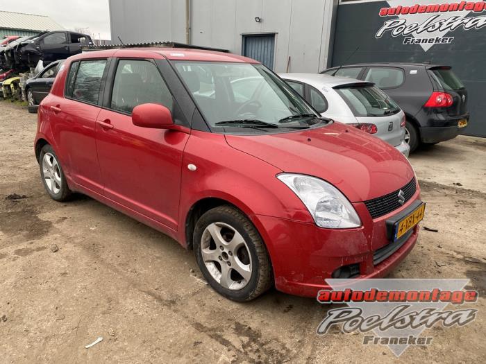 Suzuki Swift 1.3 VVT 16V Skrotfordon (2006, ROOD)