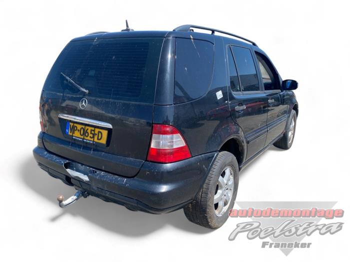 Mercedes ML I 270 2.7 CDI 20V Sloopvoertuig (2004, Metallic, Zwart)