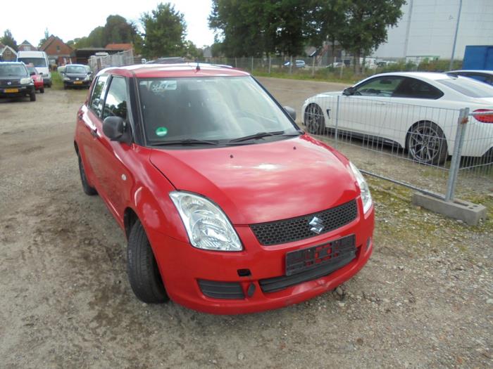 Suzuki Swift 1.3 VVT 16V Skrotfordon (2008, ROOD)
