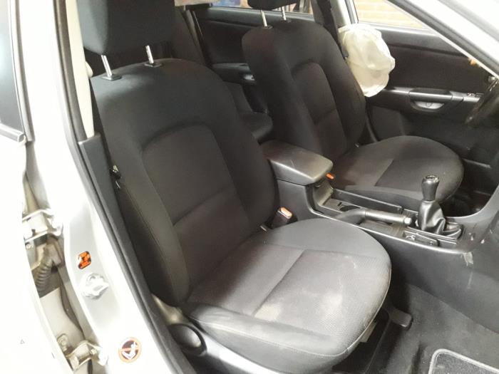 Mazda 3 Sport 1.3i 16V Skrotfordon (2008, GRIJS)