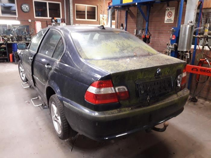 BMW 3 serie 318d 16V Samochód złomowany (2002, Ciemny, Niebieski)