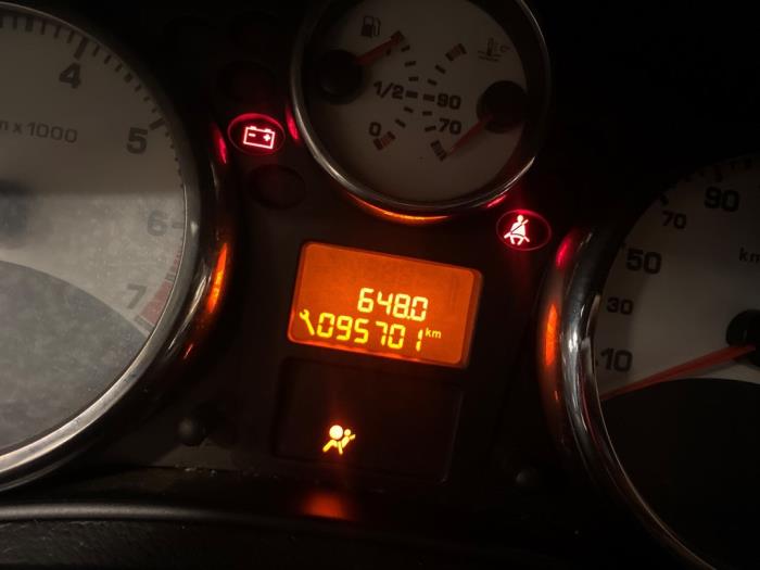 Peugeot 207/207+ 1.6 16V VTRi Skrotfordon (2010, GRIJS)