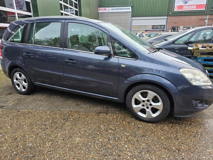 Opel Zafira 2.2 16V Direct Ecotec Skrotfordon (2008, GRIJS)