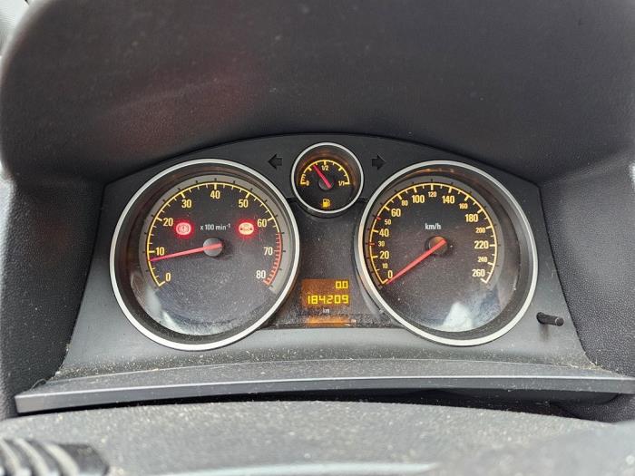 Opel Zafira 2.2 16V Direct Ecotec Skrotfordon (2008, GRIJS)