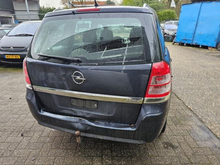 Opel Zafira 2.2 16V Direct Ecotec Skrotfordon (2008, GRIJS)