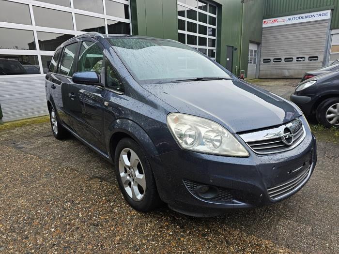 Opel Zafira 2.2 16V Direct Ecotec Skrotfordon (2008, GRIJS)