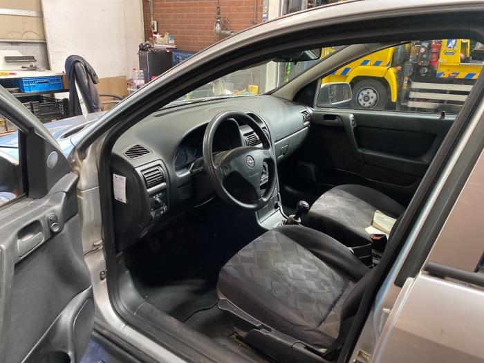 Opel Astra G 1.6 Skrotfordon (1999, GRIJS)