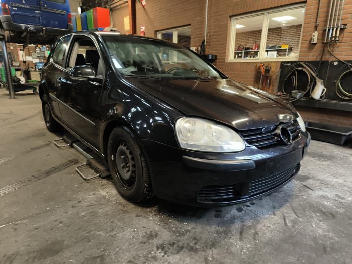 Volkswagen Golf V 1.9 TDI Skrotfordon (2005, ZWART)