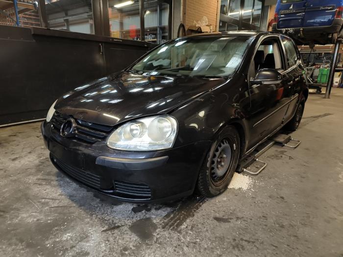 Volkswagen Golf V 1.9 TDI Skrotfordon (2005, ZWART)