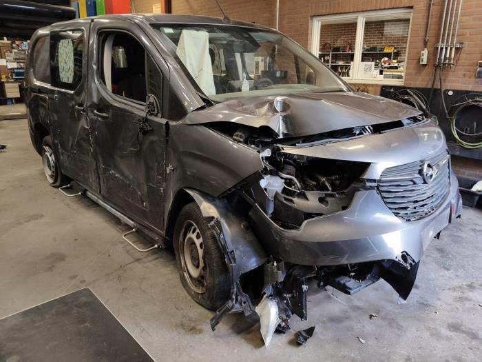 Opel Combo Cargo 1.5 CDTI 100 Skrotfordon (2022, GRIJS)