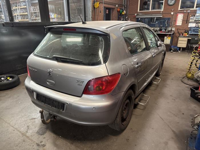 Peugeot 307 1.6 HDiF 16V Skrotfordon (2005, GRIJS)